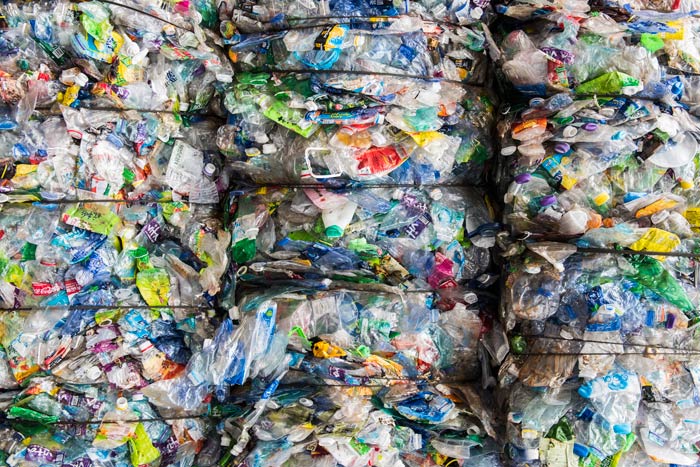 Die städtische Müllabfuhr leert diese Wertstofftonnen und Sammelstellen regelmäßig